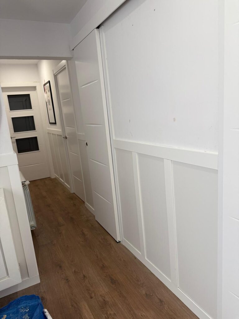 Pasillo de vivienda tras reforma integral de JGM Reformas